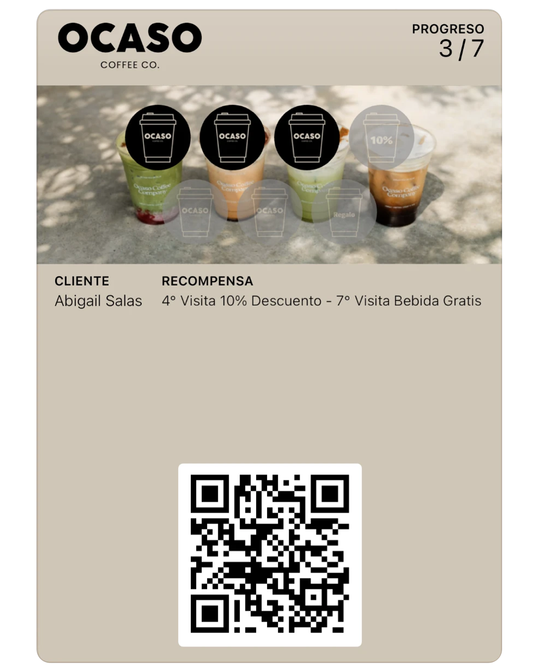 Tarjeta de lealtad de Ocaso Coffee Co., con tres sellos de siete acumulados